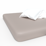 Handgefertigtes luxuriöses Premium gestreifter Satin Baumwoll Spannbettlaken | Mushroom
